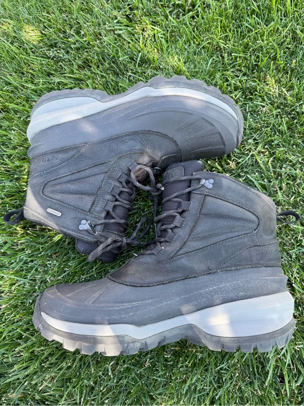 Merrell Thermo Slush Men’s Size 11 Mid Waterproof Boots 200 Grams Insulation.